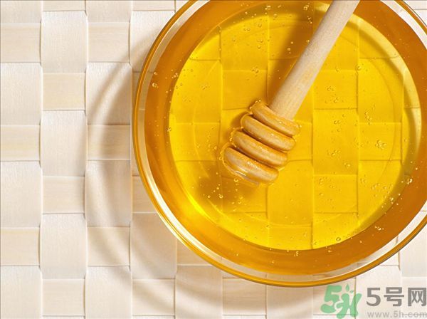 花粉過(guò)敏能吃蜂蜜嗎？花粉過(guò)敏可以喝蜂蜜嗎？