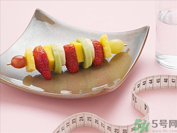 菠蘿和什么榨汁好喝？菠蘿榨汁加什么好喝？