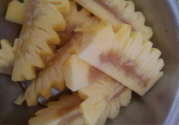 菠蘿里面發(fā)黑能吃嗎？切開菠蘿里面是黑色的怎么回事？