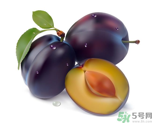 1.保養(yǎng)皮膚：水果中含豐富的抗氧化物質(zhì)維生素E和微量元素，可以滋養(yǎng)皮膚，其美容效果可不是一般的化妝品可比的。