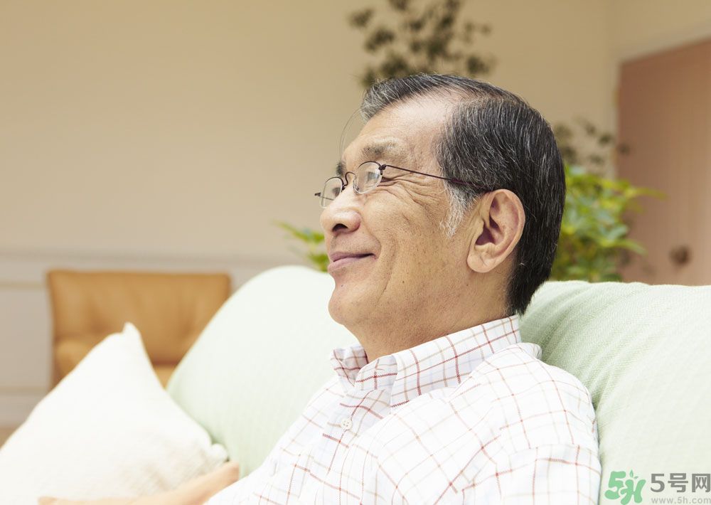 老人容易得什么病？老人怎樣預防老年?。? width=