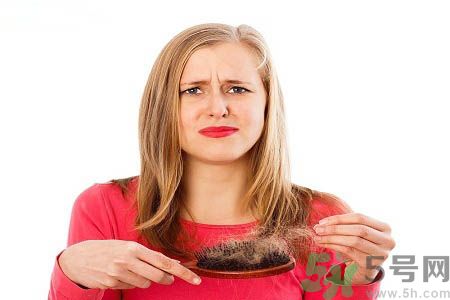女性掉頭發(fā)很厲害是什么原因？掉頭發(fā)怎么辦？