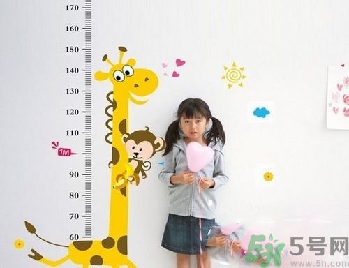 很多人都想長高一點(diǎn)，確長不高，只是想想而已，永遠(yuǎn)不行動。很多人都嫌棄自己長得太矮了，卻沒有什么補(bǔ)救措施。不要以為成年后就不能改變自己身高了。按著這個(gè)來，你會發(fā)現(xiàn)不一樣！