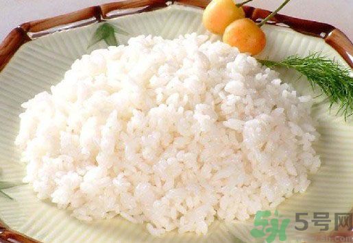 蒸飯?jiān)趺醋龊贸?？蒸飯要什么步驟?