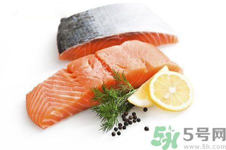長痘痘肌膚干燥怎么辦？肌膚干燥吃什么食物好？