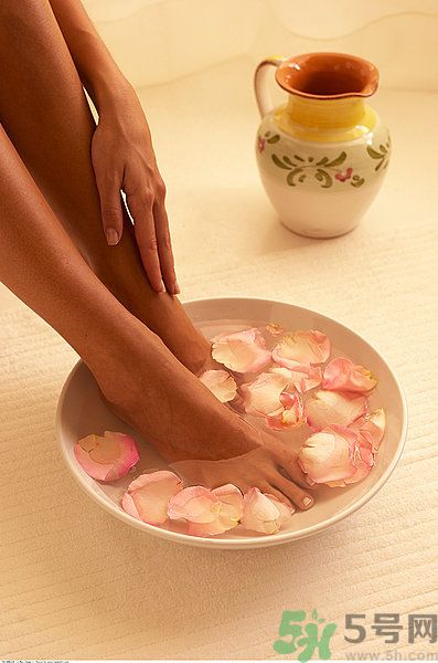 吃晚飯后多久可以泡腳？晚飯后泡腳好嗎？