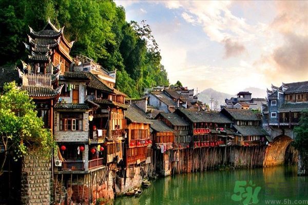 什么地方適合情侶旅游?旅游帶什么東西？