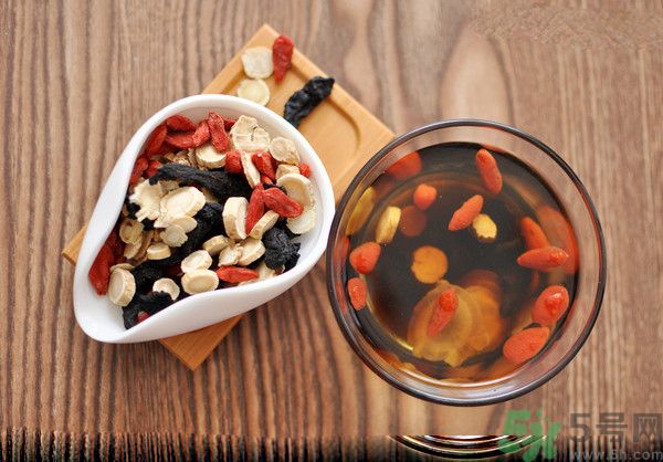 蕁麻疹會不會傳染？蕁麻疹怎么治才能好？