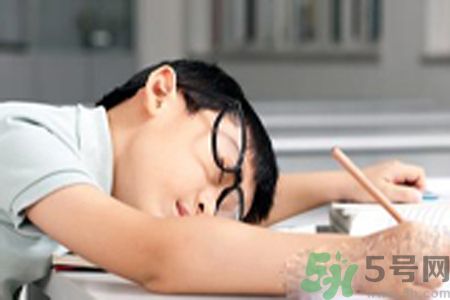 睡覺流口水是什么原因？睡覺流口水怎么辦？