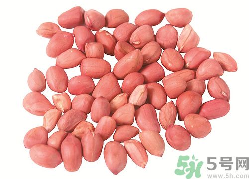 花生皮能不能吃？花生能和螃蟹一起吃嗎？