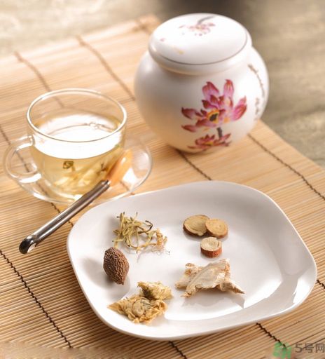 月經(jīng)有血塊是怎么回事？月經(jīng)有血塊怎么調(diào)理？