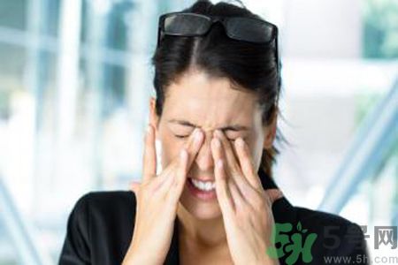 眼睛干澀怎么辦？眼睛干澀吃什么好？