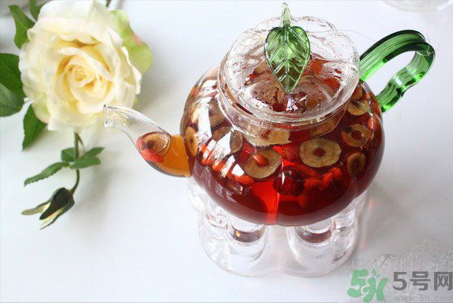 紅棗不能和什么一起吃？紅棗泡水喝會上火嗎？