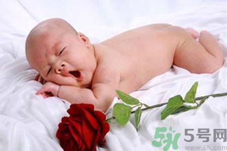 寶寶趴著睡覺好嗎？寶寶趴著睡覺是怎么回事？