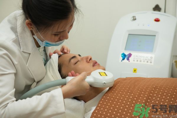 女生長(zhǎng)胡子怎么辦？女生長(zhǎng)胡子是什么原因？