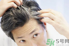 年輕人長白頭發(fā)怎么辦？年輕人長白頭發(fā)是什么原因？