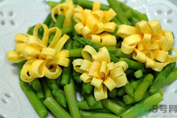 蘆筍開(kāi)花了還可以吃嗎？蘆筍尾部開(kāi)花能吃嗎？