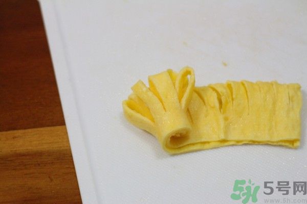 蘆筍開(kāi)花了還可以吃嗎？蘆筍尾部開(kāi)花能吃嗎？
