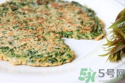 香椿雞蛋餅怎么做？香椿煎蛋餅做才能好吃？