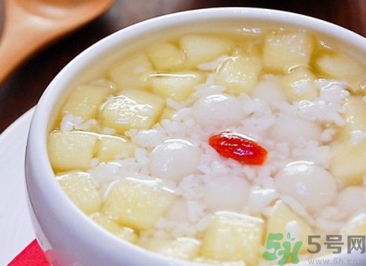 蘋果煮熟了還有營養(yǎng)嗎？蘋果煮熟吃有什么好處？