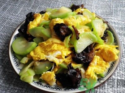 黑木耳怎么做好吃？黑木耳的家常做法？