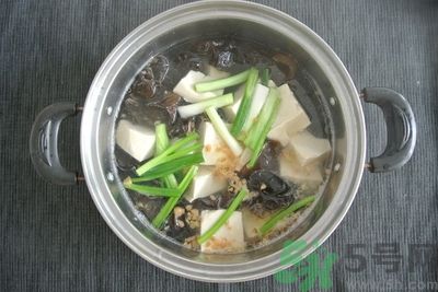 黑木耳可以治便秘嗎？黑木耳有什么食療的方法？