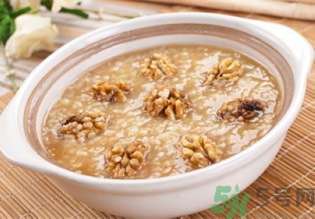 春季怎么護(hù)膚？春季護(hù)膚吃什么？