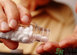 胃潰瘍的早期癥狀有哪些？胃潰瘍的癥狀有哪些？