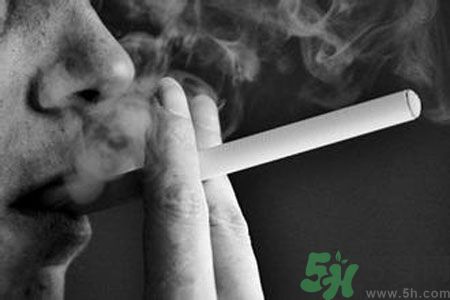 胃潰瘍可以抽煙嗎？胃潰瘍抽煙好嗎？