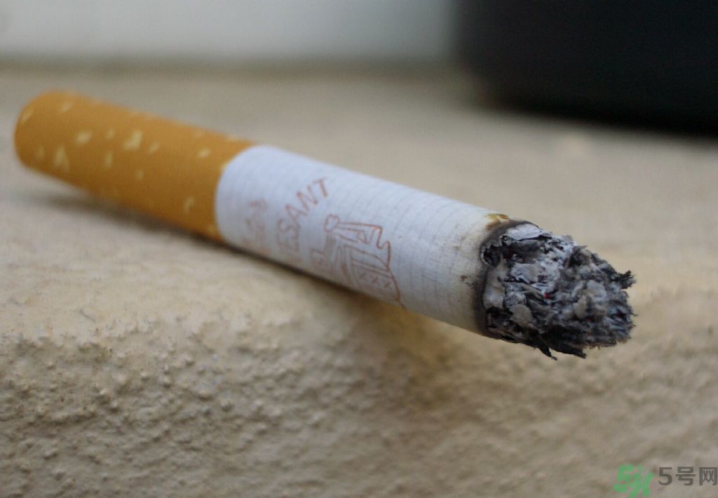 胃潰瘍可以抽煙嗎？胃潰瘍抽煙好嗎？