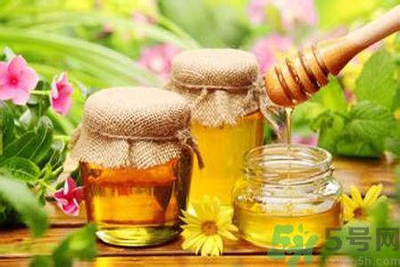 胃潰瘍可以喝蜂蜜嗎？服用蜂蜜要注意什么？