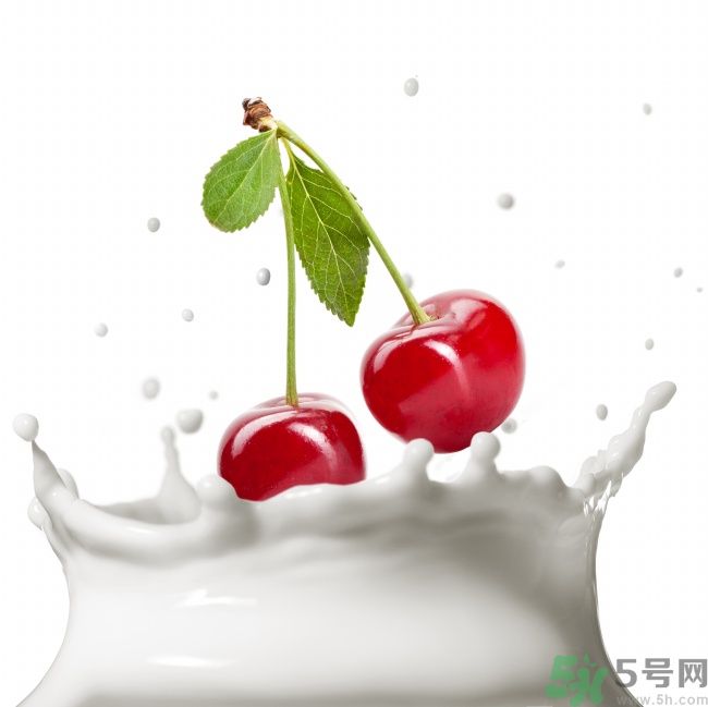 香蕉和牛奶可以一起吃嗎？牛奶可以和什么水果一起吃？