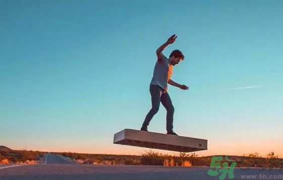 Hoverboard懸浮滑板國內(nèi)多少錢？懸浮滑板在哪可以買？