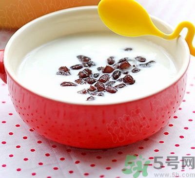 牛奶和酸奶哪個(gè)更加健康？牛奶和酸奶哪個(gè)更好？