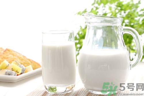 牛奶和酸奶哪個(gè)更加健康？牛奶和酸奶哪個(gè)更好？