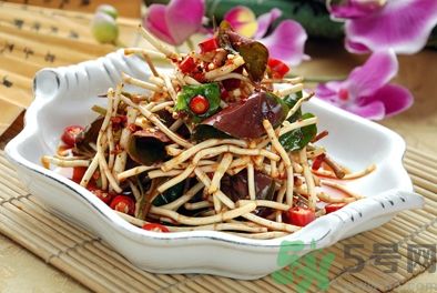 魚(yú)腥草可以燉雞湯嗎？魚(yú)腥草燉雞湯好不好？