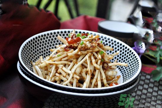 魚(yú)腥草可以燉雞湯嗎？魚(yú)腥草燉雞湯好不好？