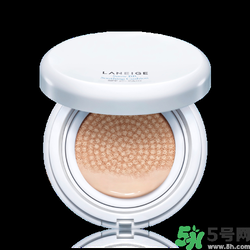 蘭芝氣墊bb13號跟21號哪個更白？蘭芝氣墊bb色差大嗎？