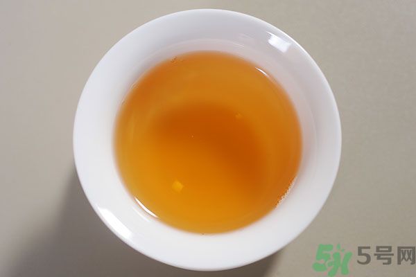 早上起床喝白開水好嗎？喝白開水好還是茶水好？