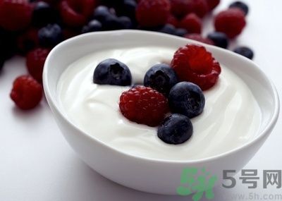 每天喝檸檬水可以排毒嗎？和檸檬水好不好？