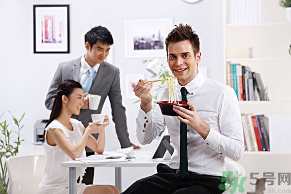 滿漢宴方便面煮著吃泡著吃哪個好？