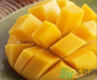 芒果皮發(fā)黑還可以吃嗎？芒果長黑斑吃了會怎么樣？
