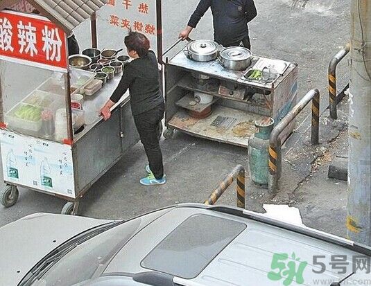 住窩棚夫婦倆十多年堅(jiān)守女兒失蹤路口 如何預(yù)防孩子走失？