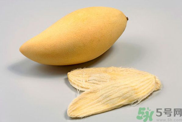 香瓜和芒果能一起吃嗎？香瓜和芒果一起吃肚子疼怎么回事