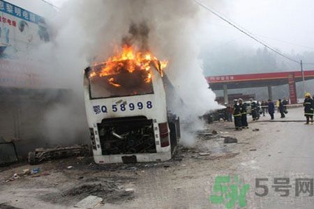 加油過(guò)滿汽車起火是怎么回事？汽車加油要注意什么？