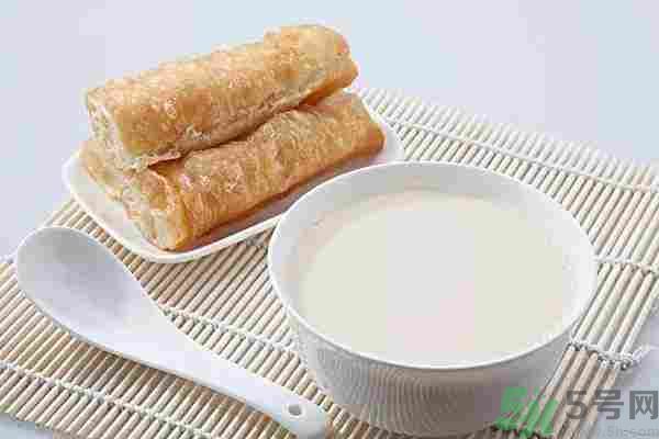 早餐吃面還是包子比較好？早餐吃包子和面健康嗎？