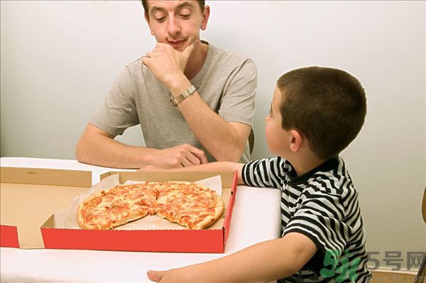 用左手吃飯可以控制食量嗎？可以達(dá)到減肥的效果嗎?