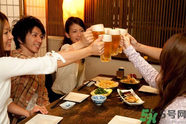 喝酒怎樣才能不傷身？飲酒要注意些什么？