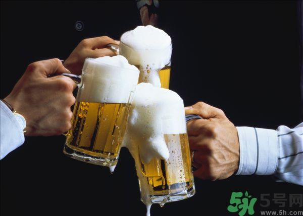 喝酒怎樣才能不傷身？飲酒要注意些什么？