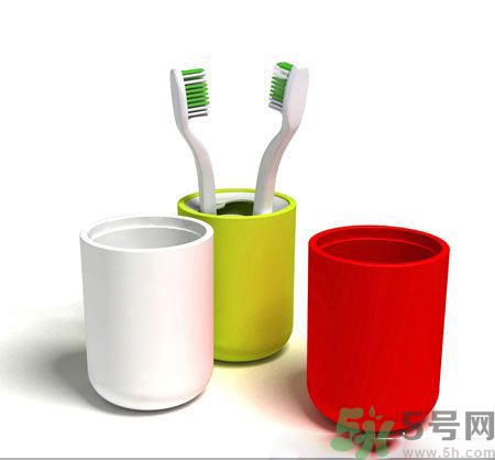 牙齦出血要換牙刷嗎？牙刷多久換一次好？